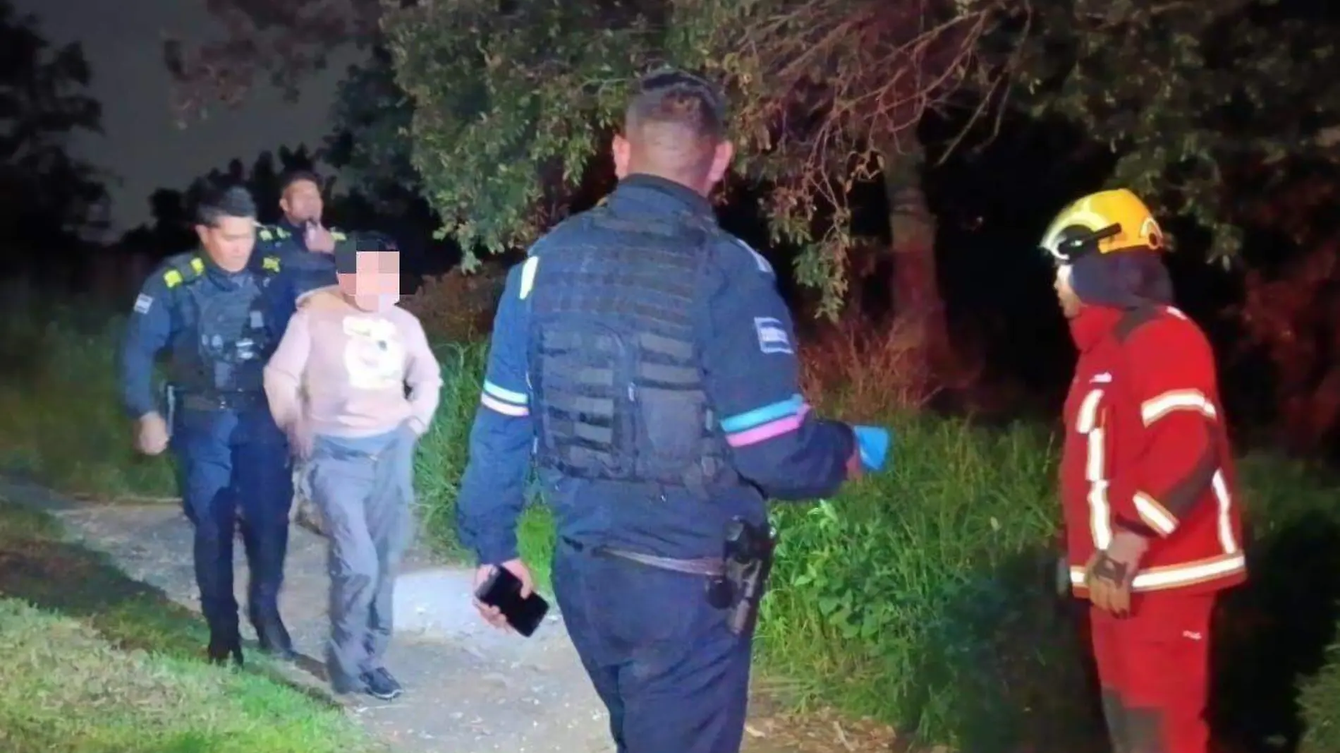 Después de una persecución y balacera, policías logran frustrar el robo de una camioneta 